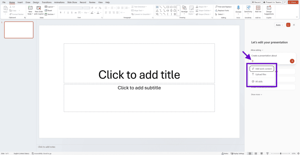 Screenshot einer leeren Microsoft PowerPoint-Folie mit geöffneter Microsoft Copilot-Seitenleiste und den Start-Optionen zur automatischen Foliengenerierung.